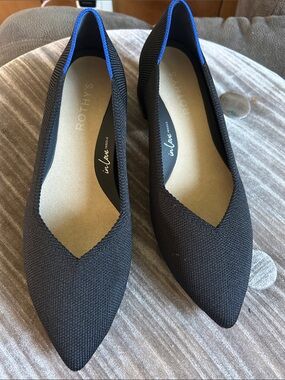 Rothy's Black Pointed Knit Heels with Blue Trim
